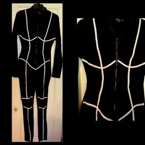 Hot and Delicious Brand Black Trendy /Jumpsuit 🖤Size Medium 🖤🖤